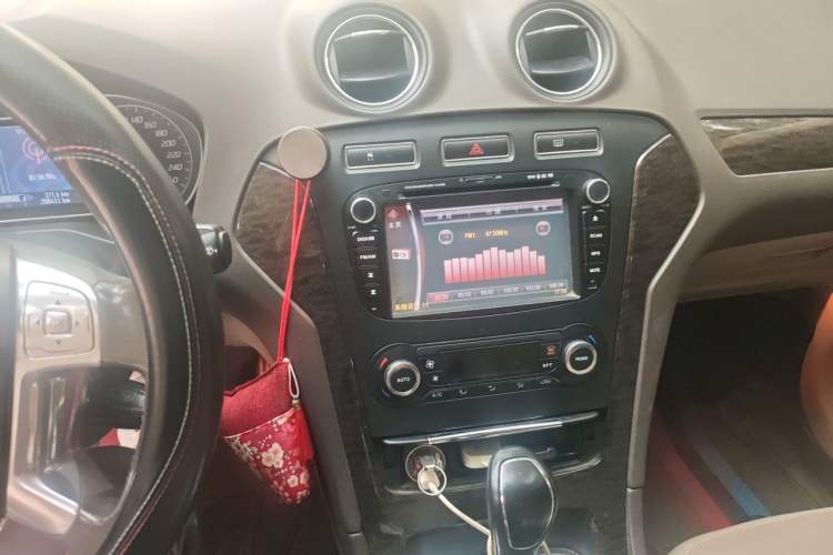 Used Ford Mondeo 2011 2.0L GTDi 200 Fashion Edition Audio And AC Panel