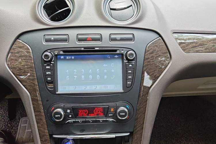 Used Ford Mondeo 2011 2.0L GTDi 200 Fashion Edition Audio And AC Panel
