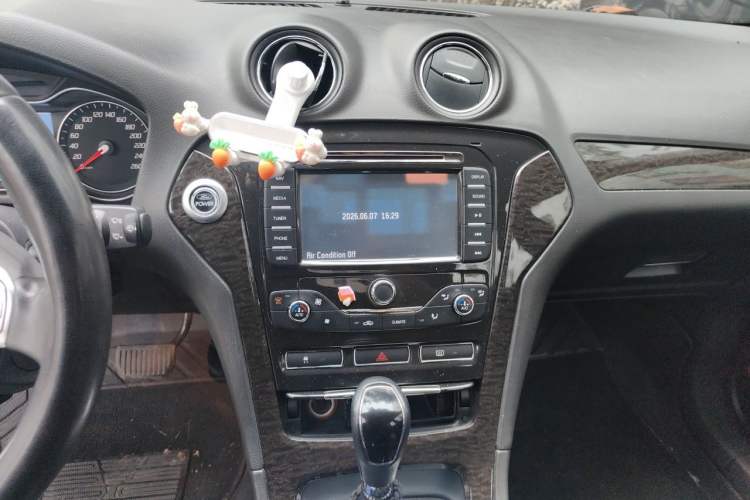 Used Ford Mondeo 2011 2.0L GTDi 200 Luxury Edition Audio And AC Panel