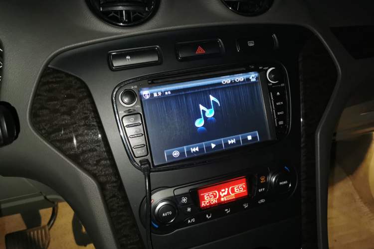 Used Ford Mondeo 2011 2.0L GTDi 200 Fashion Edition Audio And AC Panel