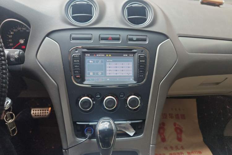 Used Ford Mondeo 2011 2.3L Luxury Model Audio And AC Panel