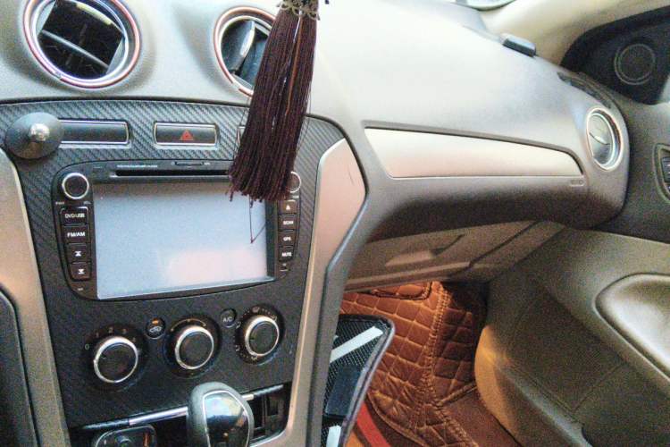 Used Ford Mondeo 2011 2.3L Fashion Edition Audio And AC Panel