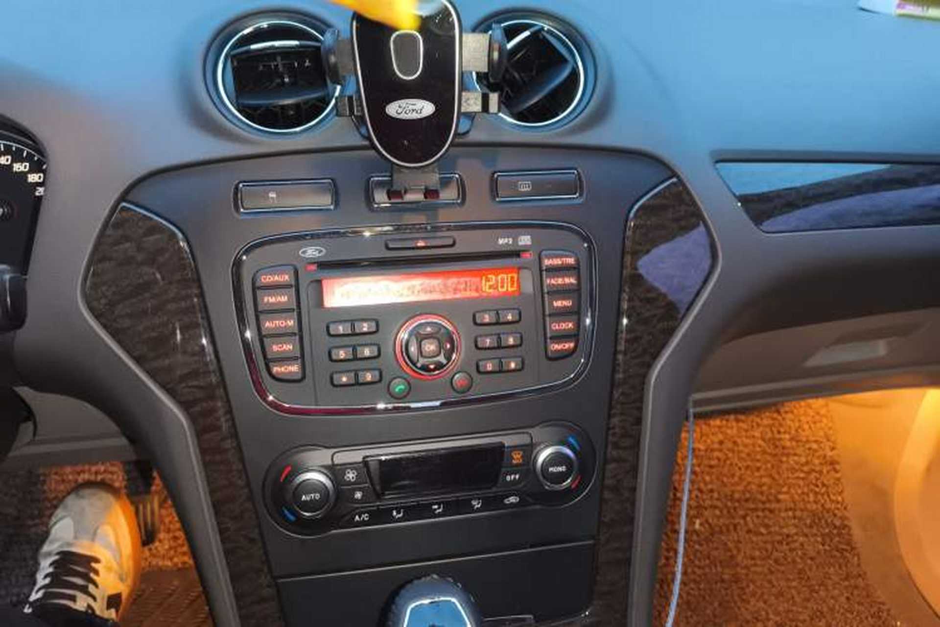 Used Ford Mondeo 2011 2.0L GTDi 200 Fashion Edition Audio And AC Panel