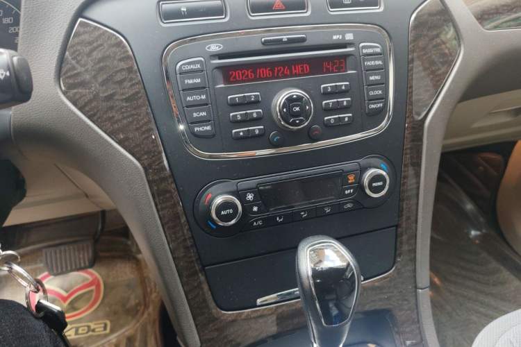 Used Ford Mondeo 2011 2.0L GTDi 200 Fashion Edition Audio And AC Panel