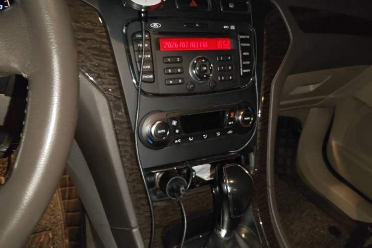 Used Ford Mondeo 2011 2.0L GTDi 200 Fashion Edition Audio And AC Panel