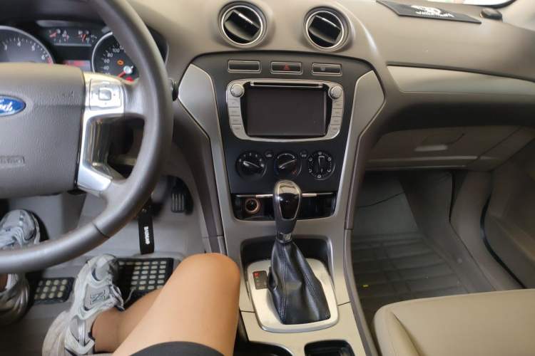Used Ford Mondeo 2011 2.3L Fashion Edition Audio And AC Panel