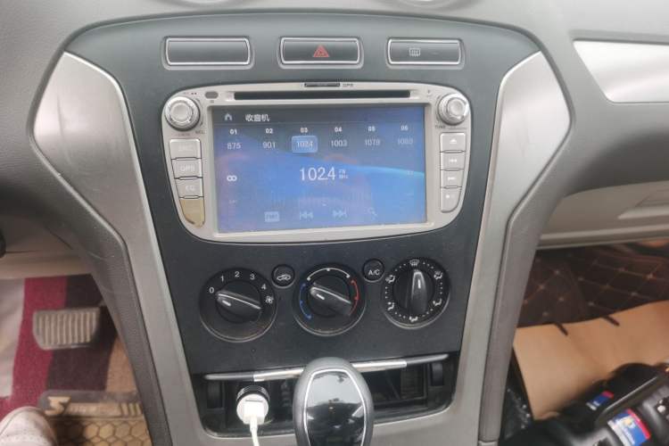 Used Ford Mondeo 2011 2.3L Fashion Edition Audio And AC Panel