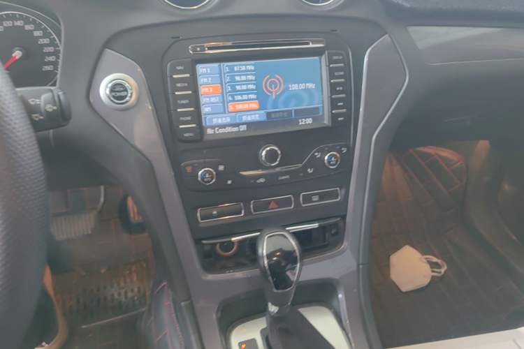 Used Ford Mondeo 2011 2.0L GTDi240 Luxury Sport Edition Audio And AC Panel