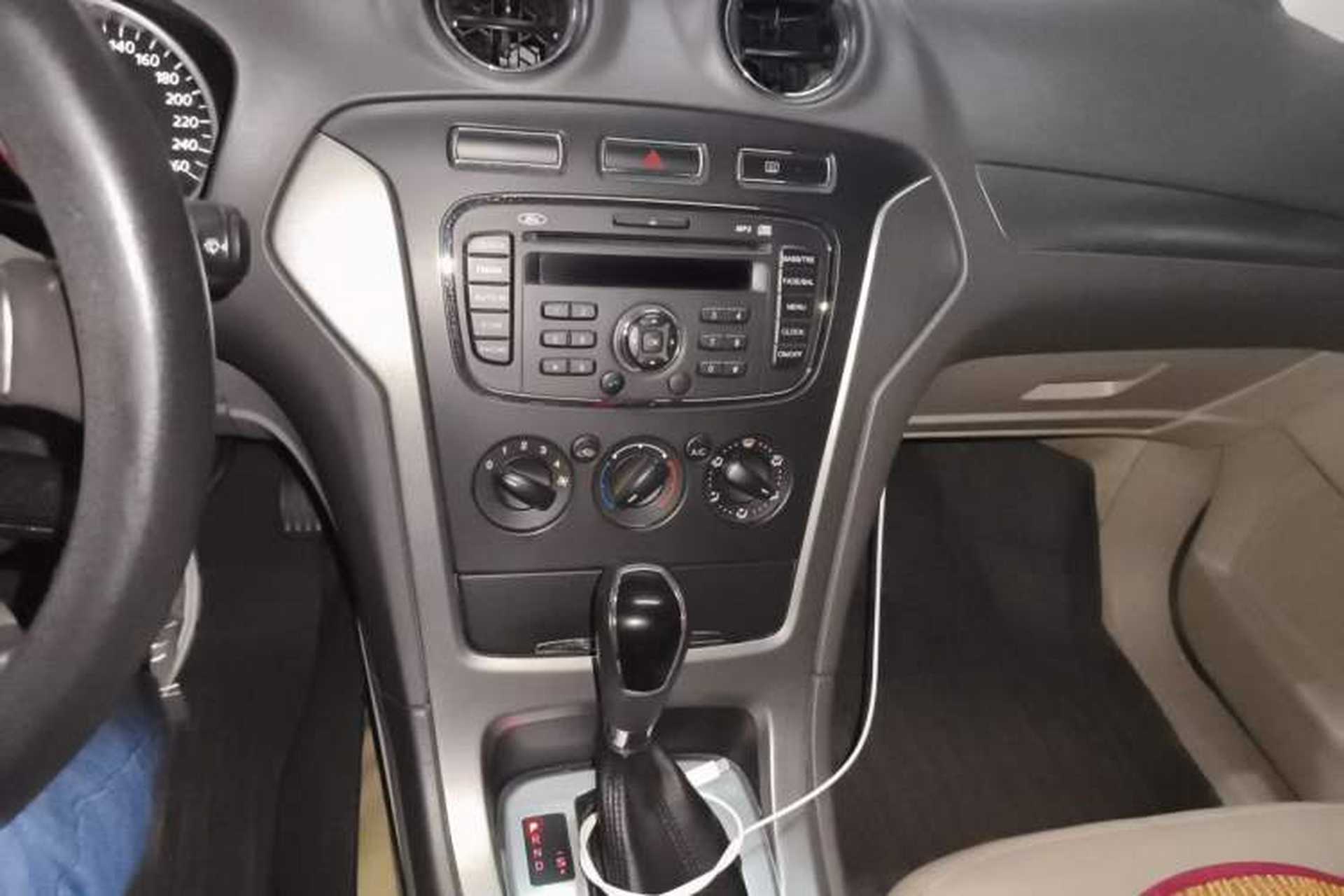 Used Ford Mondeo 2011 2.3L Fashion Edition Audio And AC Panel