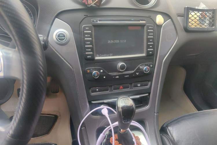 Used Ford Mondeo 2011 2.0L GTDi240 Luxury Sport Edition Audio And AC Panel