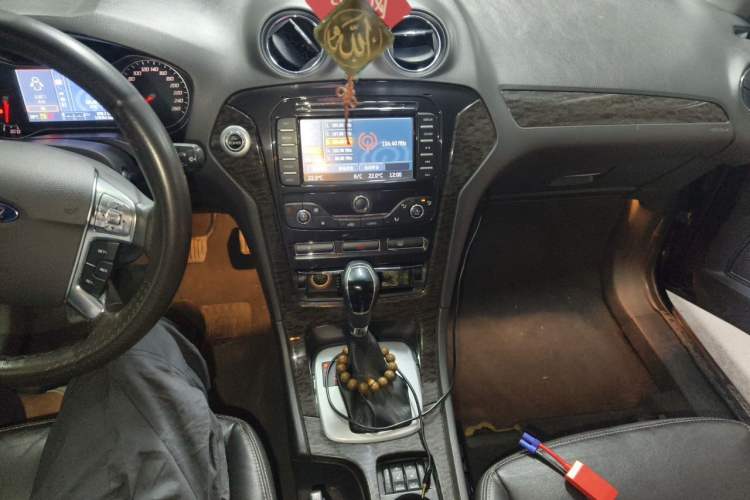 Used Ford Mondeo 2011 2.0L GTDi 200 Luxury Edition Audio And AC Panel