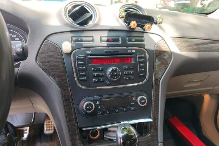 Used Ford Mondeo 2011 2.0L GTDi 200 Fashion Edition Audio And AC Panel