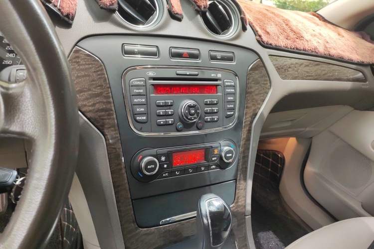 Used Ford Mondeo 2011 2.0L GTDi 200 Fashion Edition Audio And AC Panel