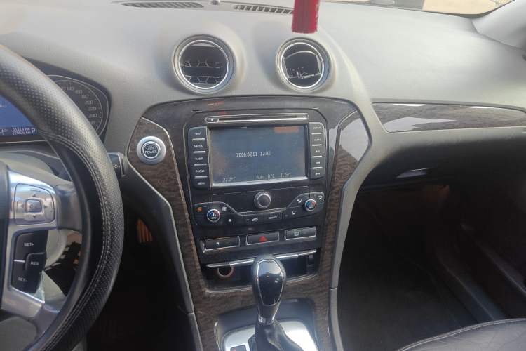 Used Ford Mondeo 2011 2.0L GTDi 200 Luxury Edition Audio And AC Panel