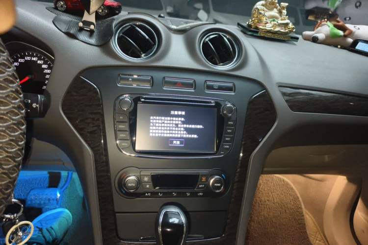 Used Ford Mondeo 2011 2.0L GTDi 200 Fashion Edition Audio And AC Panel