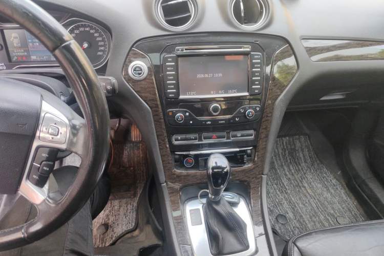 Used Ford Mondeo 2011 2.0L GTDi240 Ultimate Edition Audio And AC Panel