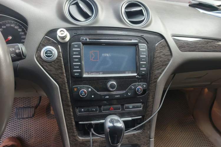 Used Ford Mondeo 2011 2.0L GTDi240 Ultimate Edition Audio And AC Panel