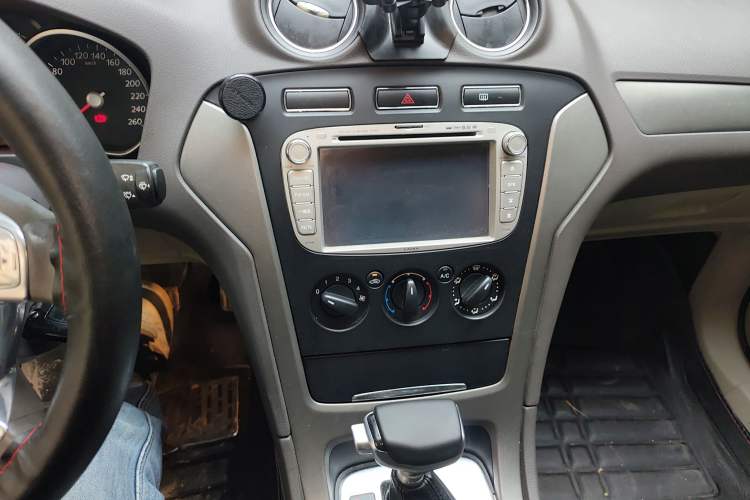 Used Ford Mondeo 2011 2.3L Fashion Edition Audio And AC Panel