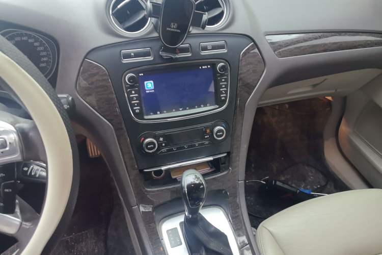 Used Ford Mondeo 2011 2.0L GTDi 200 Fashion Edition Audio And AC Panel