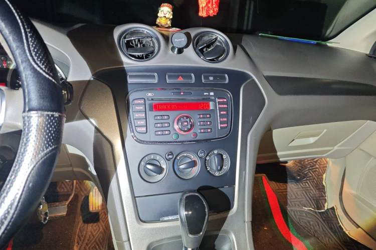 Used Ford Mondeo 2011 2.3L Fashion Edition Audio And AC Panel