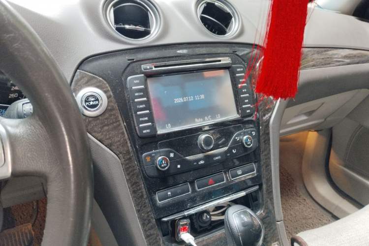 Used Ford Mondeo 2011 2.0L GTDi 200 Luxury Edition Audio And AC Panel