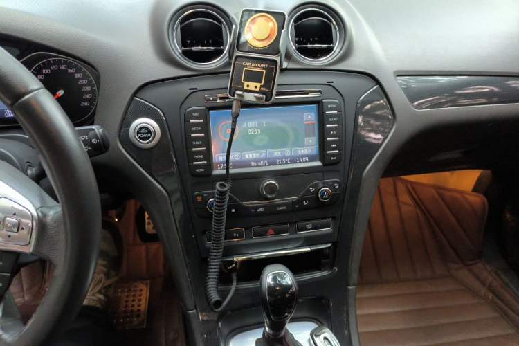 Used Ford Mondeo 2011 2.0L GTDi240 Ultimate Edition Audio And AC Panel