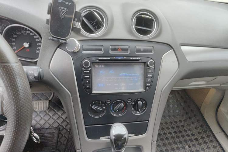 Used Ford Mondeo 2011 2.3L Fashion Edition Audio And AC Panel