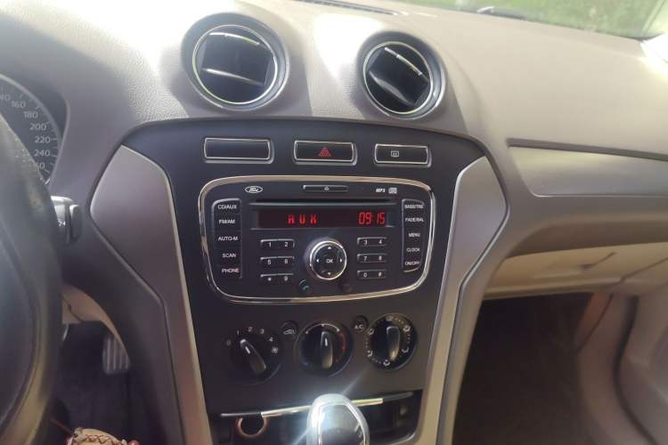 Used Ford Mondeo 2011 2.3L Fashion Edition Audio And AC Panel
