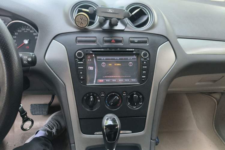 Used Ford Mondeo 2011 2.3L Fashion Edition Audio And AC Panel