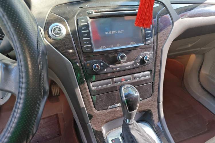 Used Ford Mondeo 2011 2.3L Luxury Model Audio And AC Panel