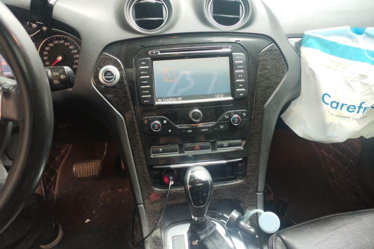 Used Ford Mondeo 2011 2.0L GTDi 200 Fashion Edition Audio And AC Panel