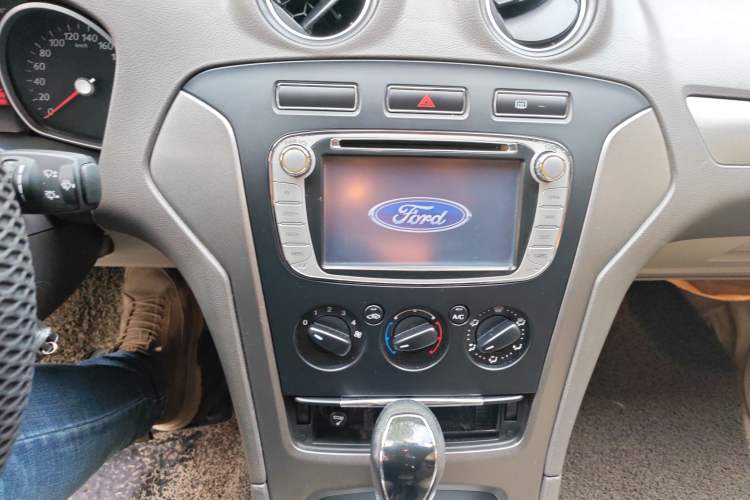 Used Ford Mondeo 2011 2.3L Fashion Edition Audio And AC Panel