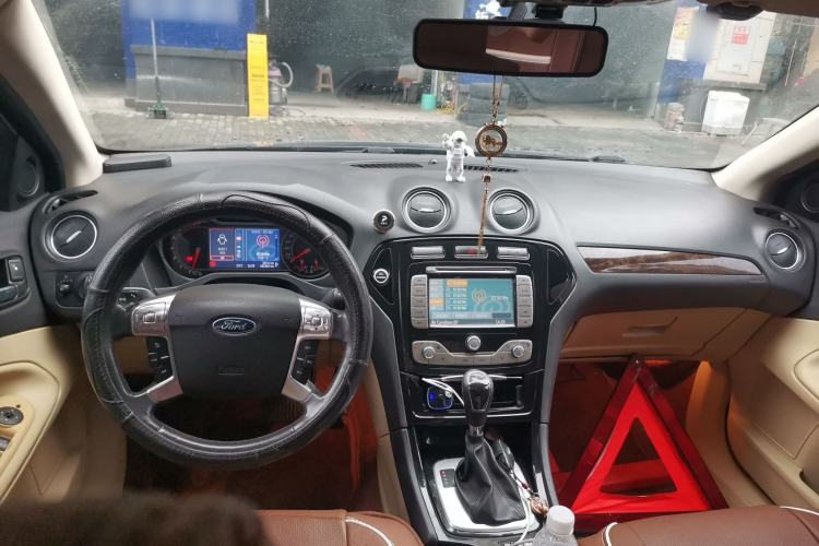 Used Ford Mondeo  Center Console