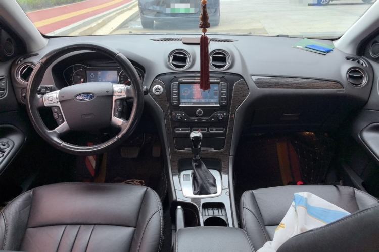 Used Ford Mondeo 2011 2.0L GTDi 200 Luxury Edition Center Console