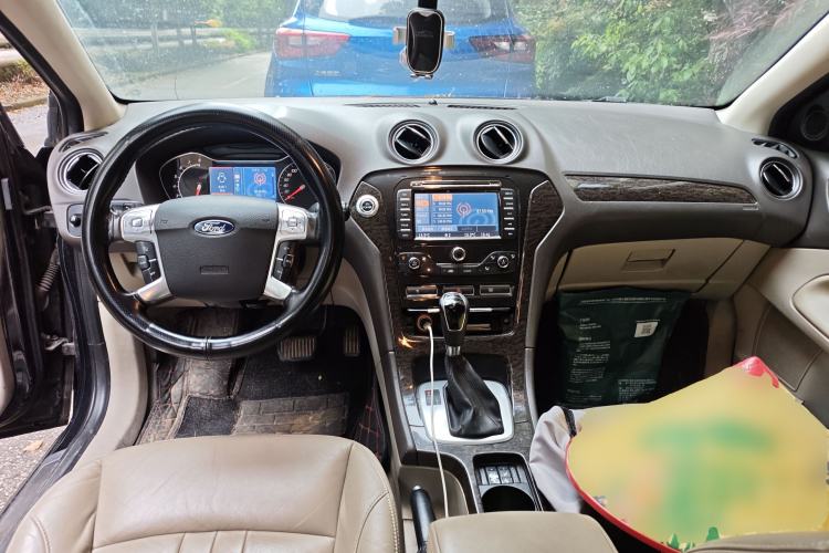 Used Ford Mondeo 2011 2.0L GTDi 200 Luxury Edition Center Console