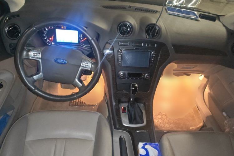 Used Ford Mondeo 2011 2.0L GTDi 200 Fashion Edition Center Console