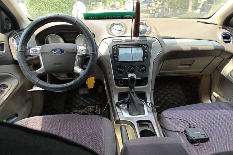 Used Ford Mondeo 2011 2.3L Fashion Edition Center Console