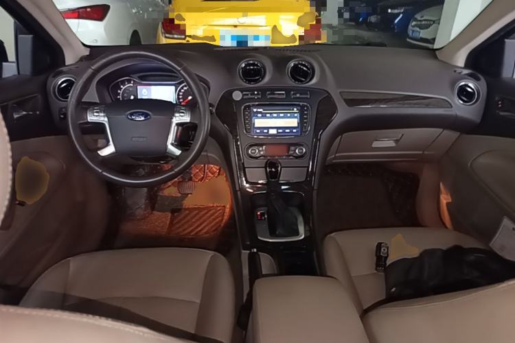 Used Ford Mondeo 2011 2.0L GTDi 200 Fashion Edition Center Console