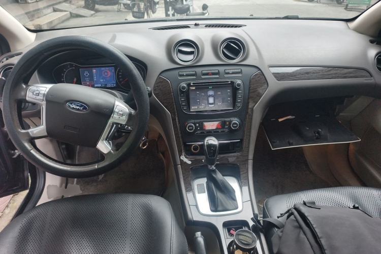 Used Ford Mondeo 2011 2.0L GTDi 200 Fashion Edition Center Console