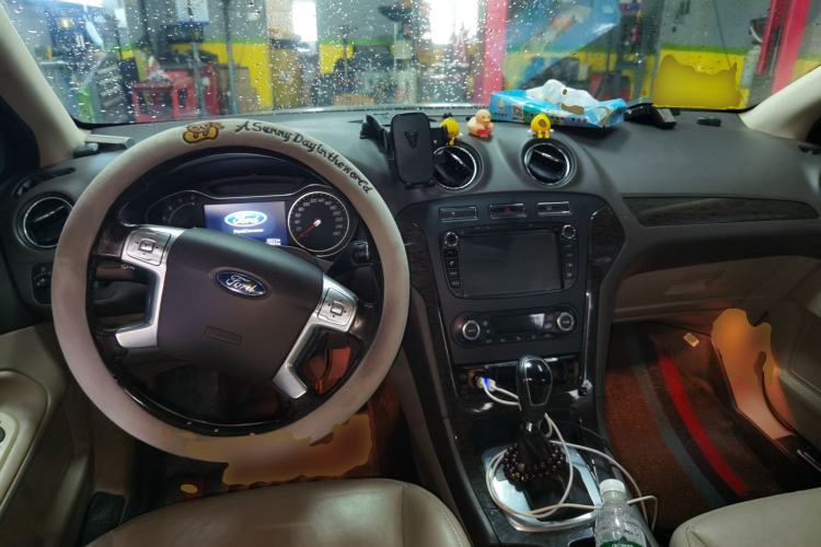 Used Ford Mondeo 2011 2.0L GTDi 200 Fashion Edition Center Console