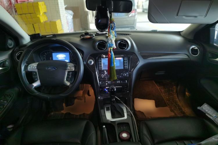 Used Ford Mondeo 2011 2.0L GTDi 200 Luxury Edition Center Console