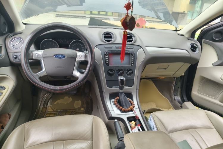 Used Ford Mondeo 2011 2.3L Fashion Edition Center Console