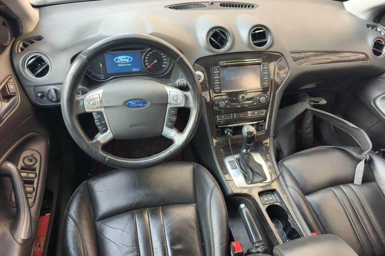 Used Ford Mondeo 2011 2.0L GTDi 200 Luxury Edition Center Console