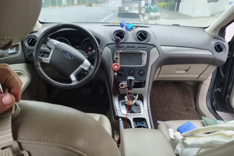 Used Ford Mondeo 2011 2.3L Fashion Edition Center Console