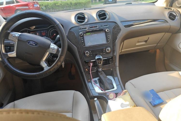 Used Ford Mondeo 2011 2.0L GTDi 200 Fashion Edition Center Console
