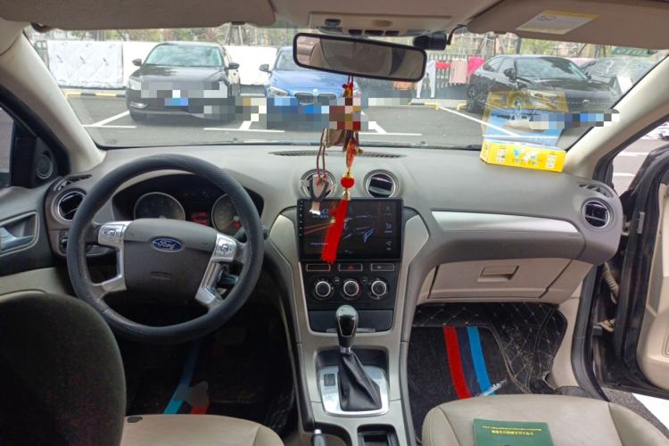 Used Ford Mondeo 2011 2.3L Fashion Edition Center Console