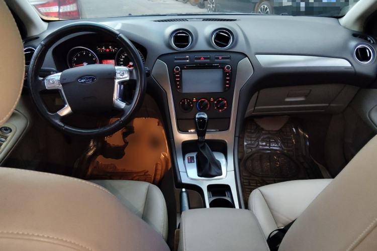 Used Ford Mondeo 2011 2.3L Fashion Edition Center Console