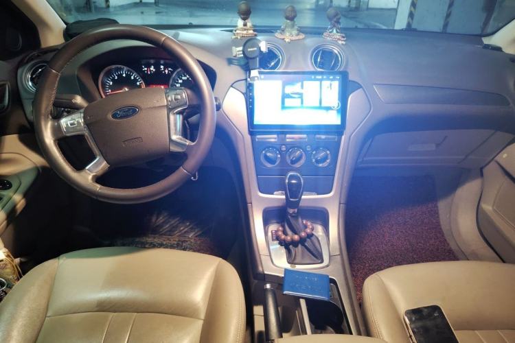 Used Ford Mondeo 2011 2.3L Fashion Edition Center Console