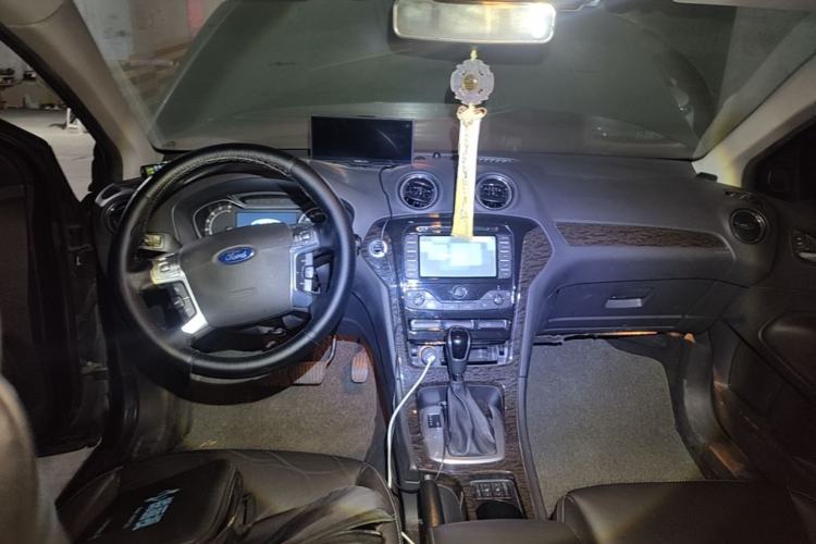 Used Ford Mondeo 2011 2.0L GTDi 200 Luxury Edition Center Console