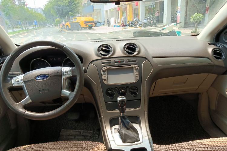 Used Ford Mondeo 2011 2.3L Fashion Edition Center Console